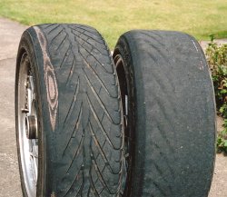 Tyre wear on by front and rear 16" trackday rims - proof S-02s  are too soft!